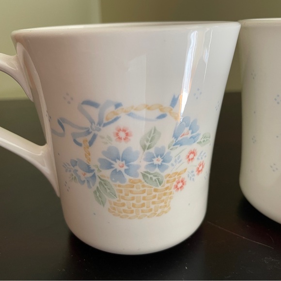 Set of 2 Corelle Corning Country Cornflower Cups Mugs Pink Blue Flower In Basket - Picture 2 of 3
